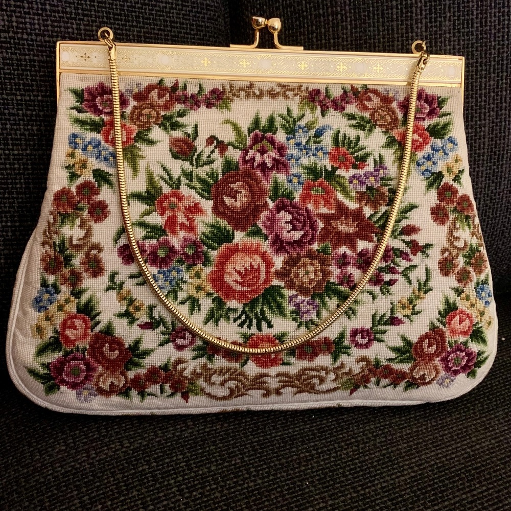 Vintage 1950's Cottage FLORAL NEEDLEPOINT EMBROIDERED Purse Excellent Condition